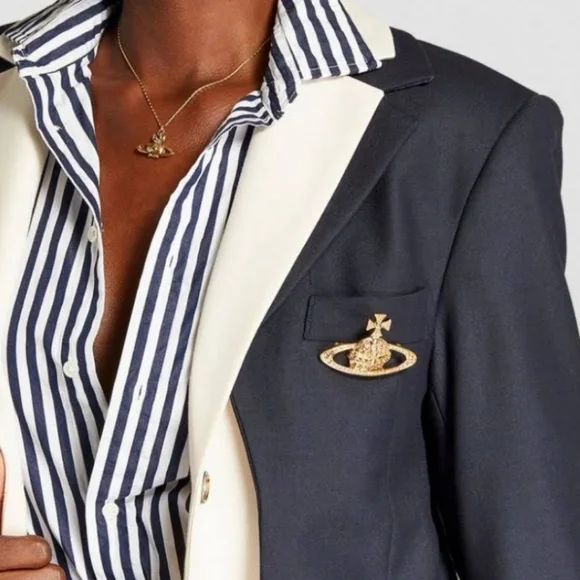 Vivienne Westwood Bas Relief Gold Brooch Brand New - Picture 10 of 10